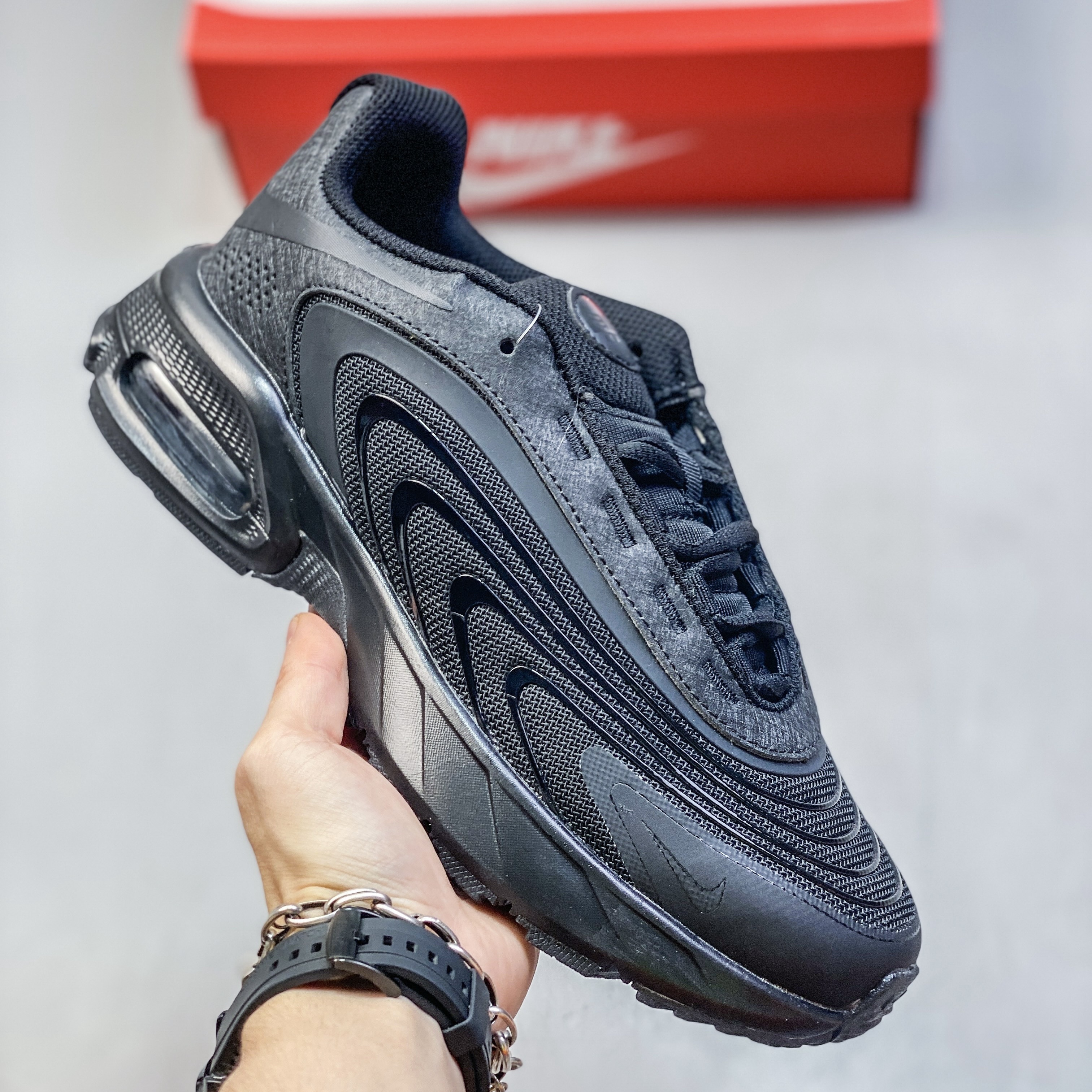 NIKE Air Max Fire