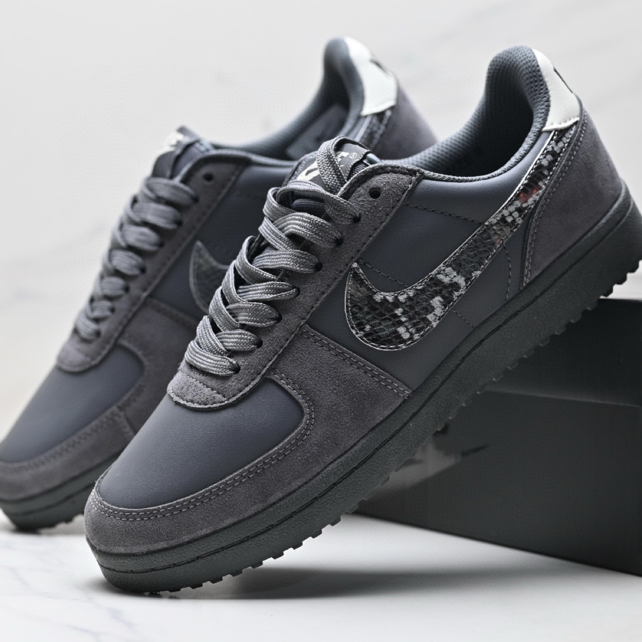 NIKE Field general 82