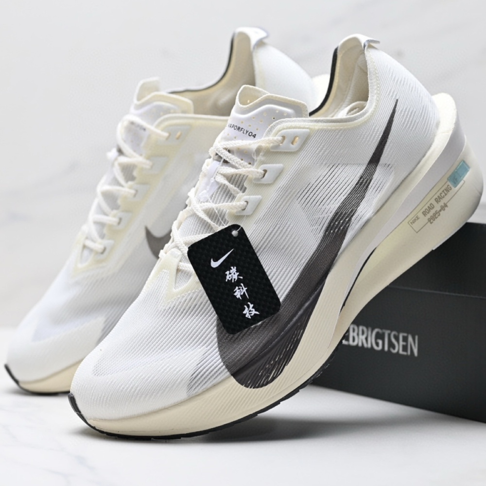 NIKE vaporfly 4