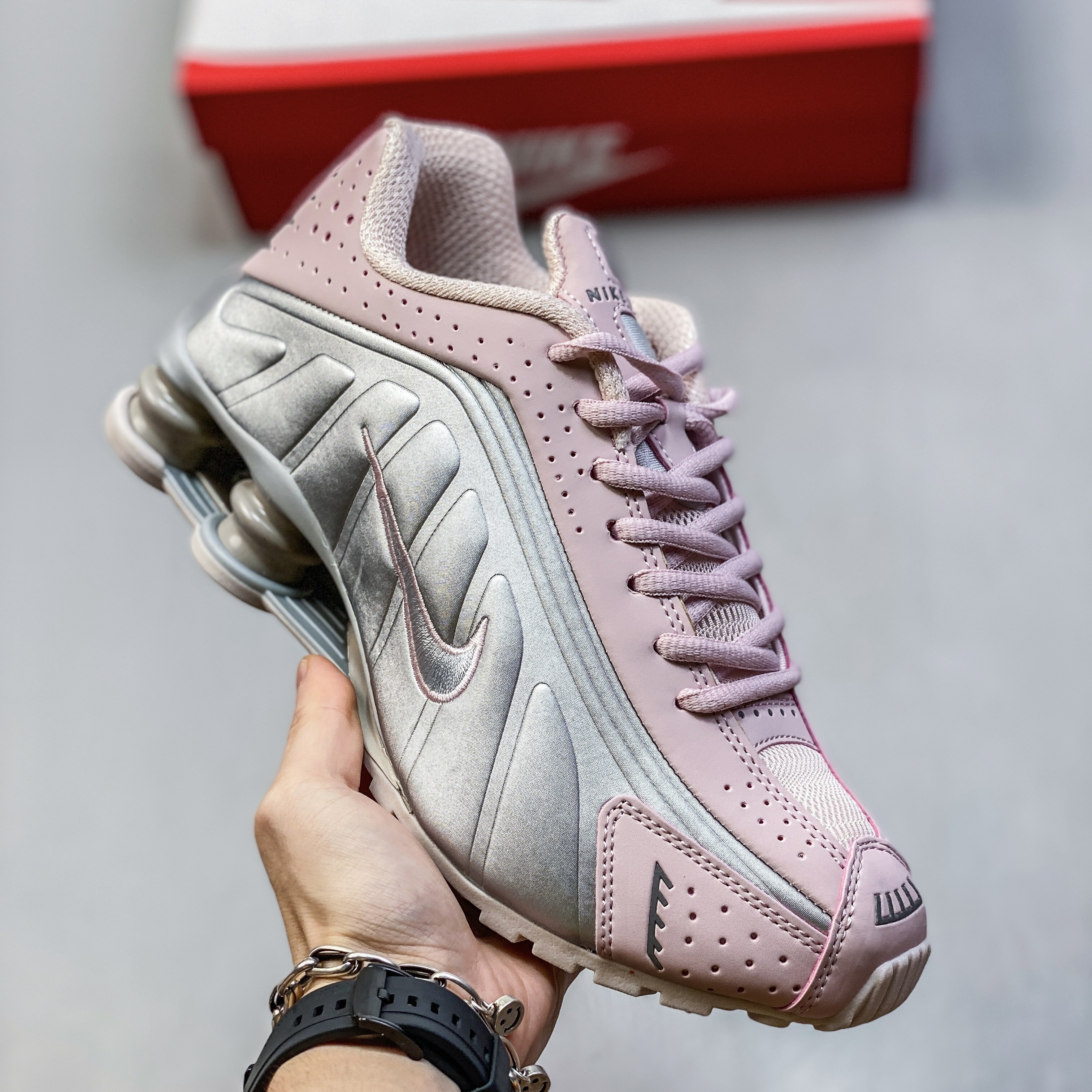 NIKE shox r4