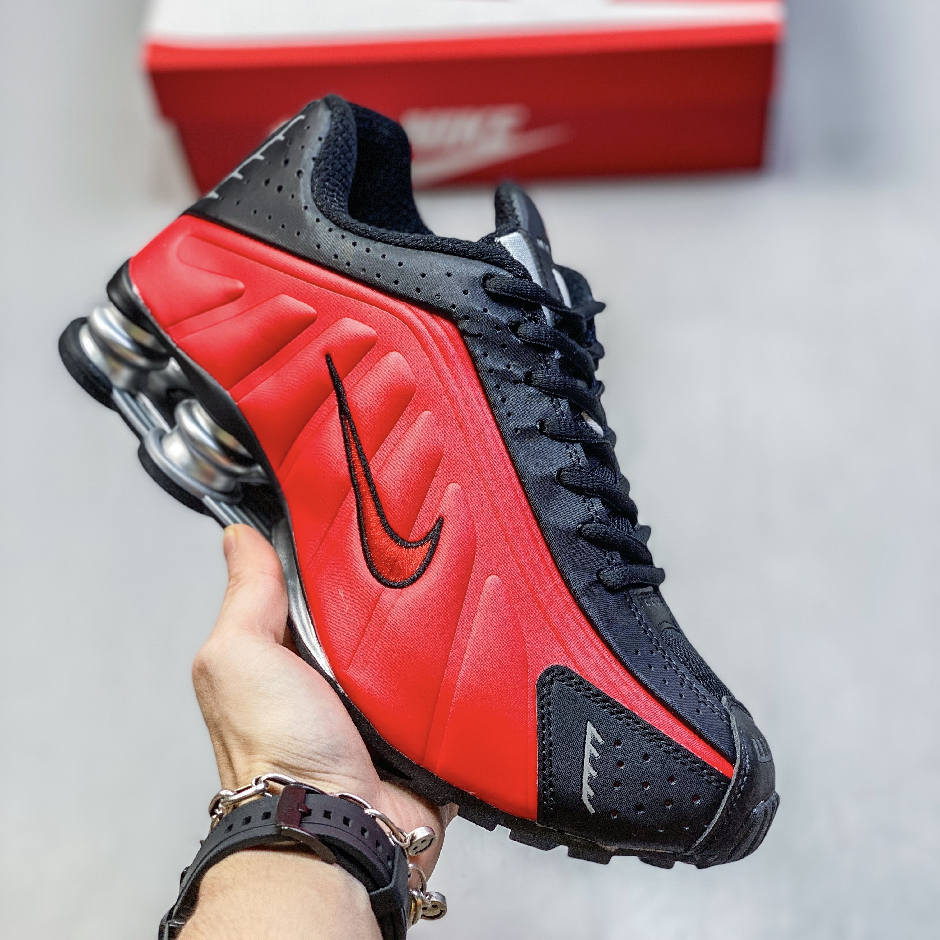 NIKE shox r4