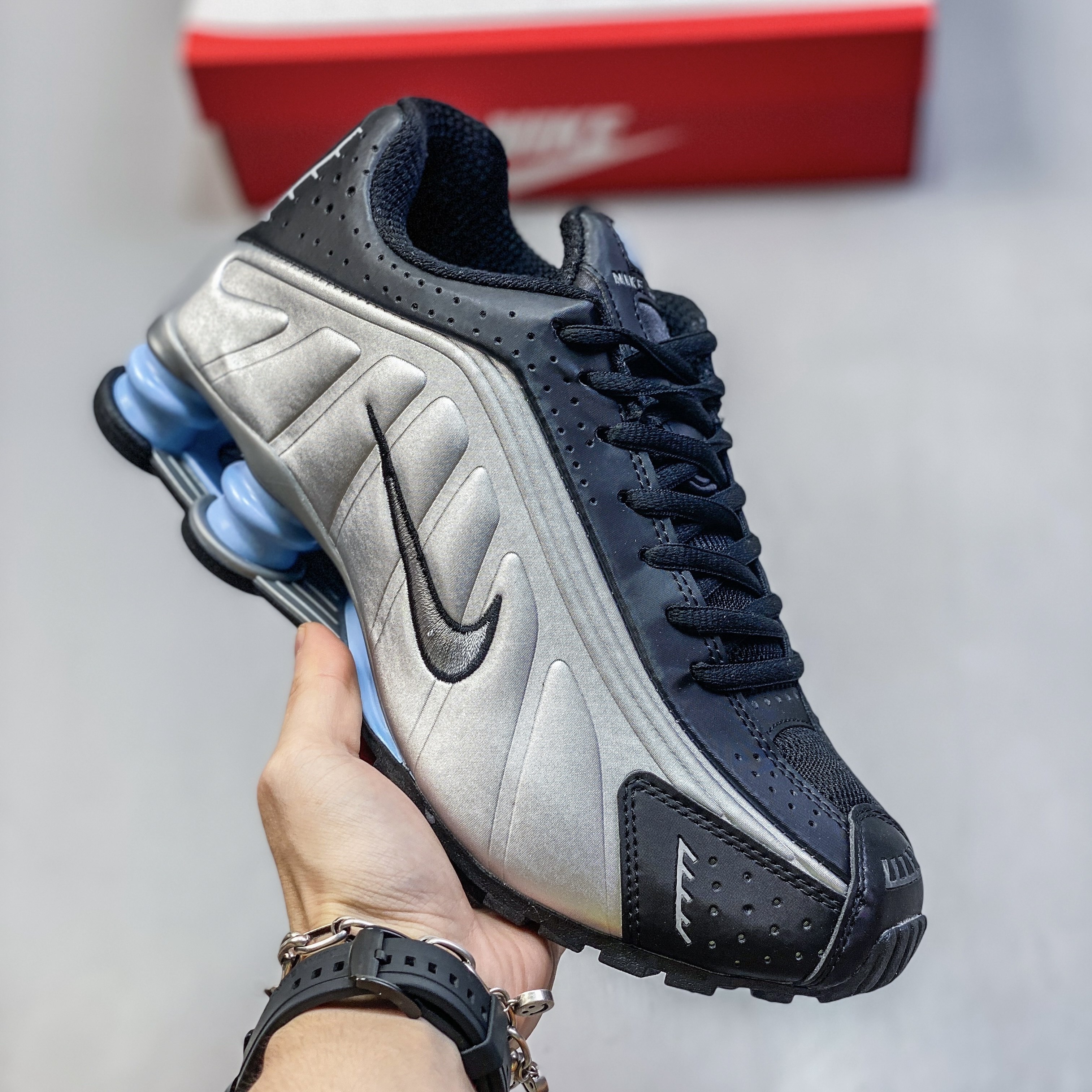 NIKE shox r4