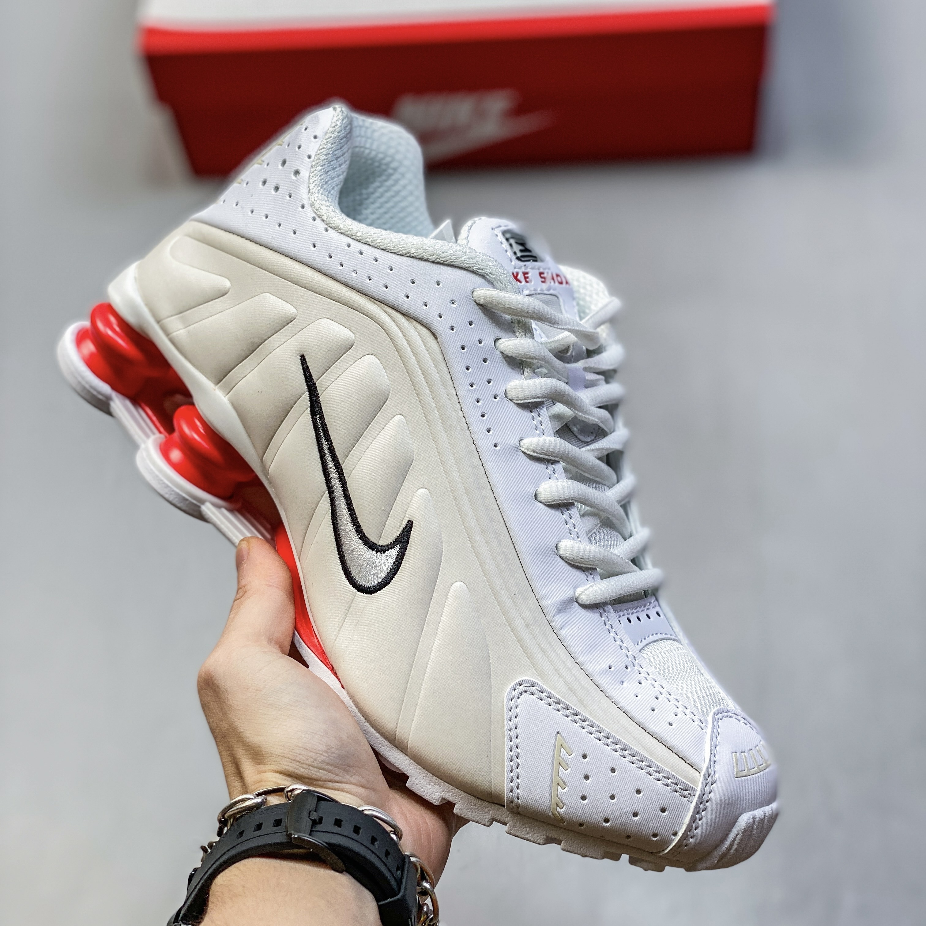 NIKE shox r4
