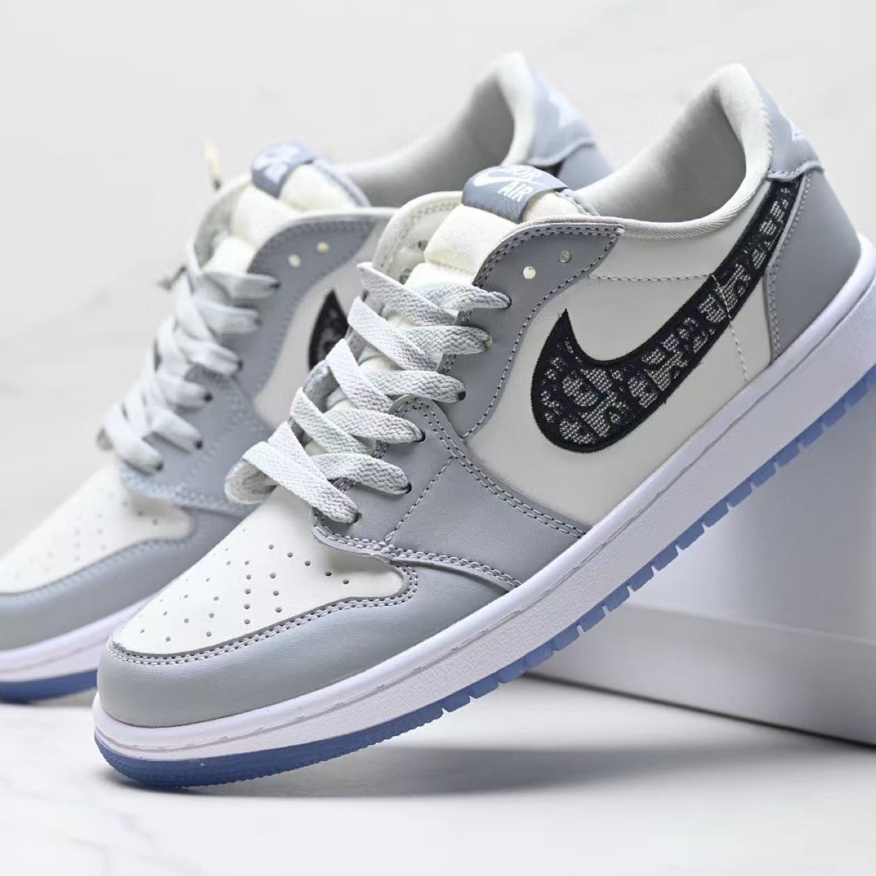 NIKE aj1