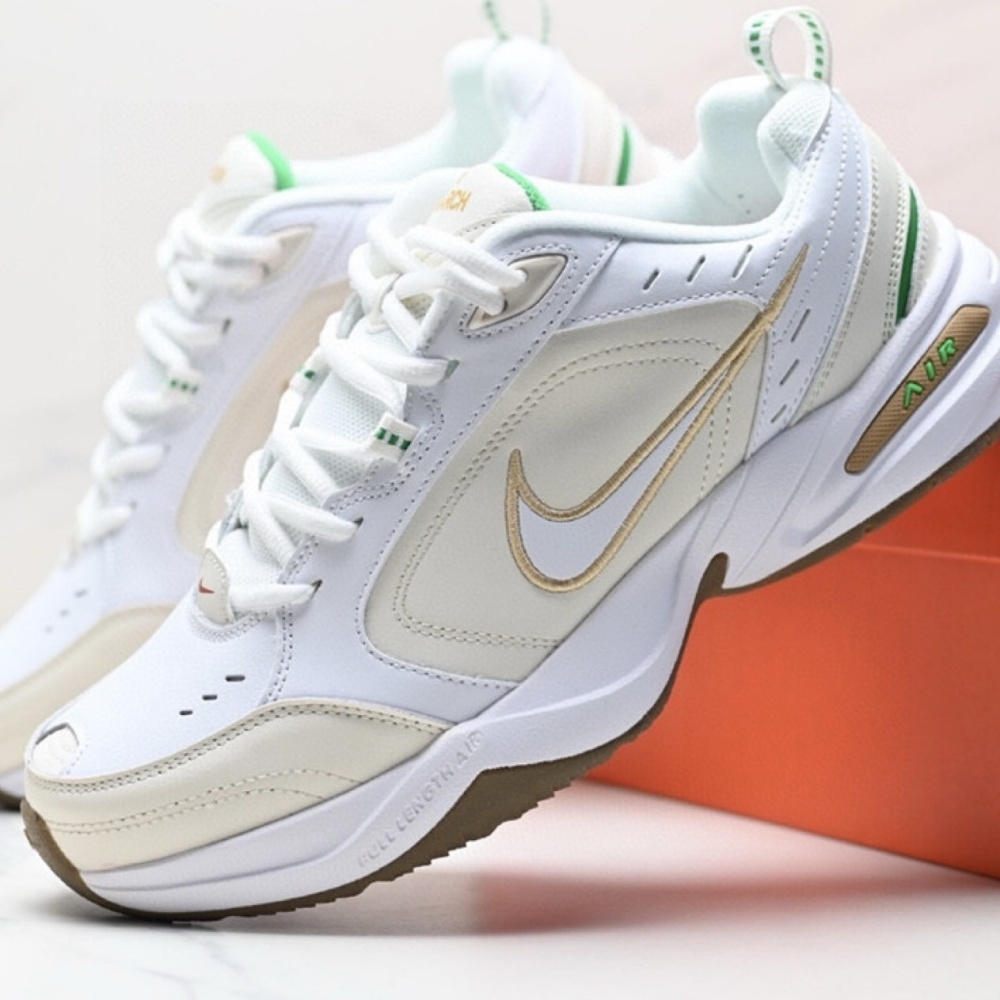 NIKE Monarch 4