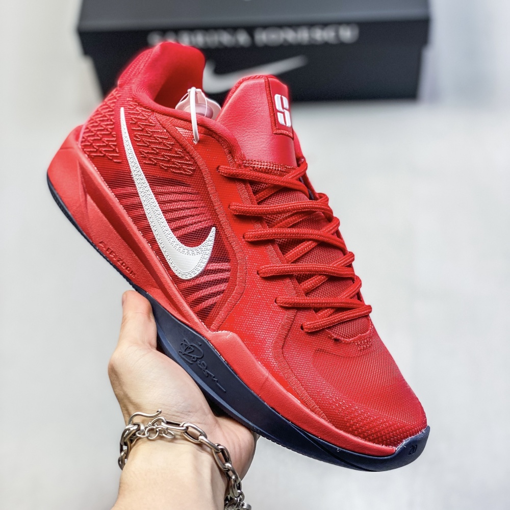 NIKE Sabrina 2