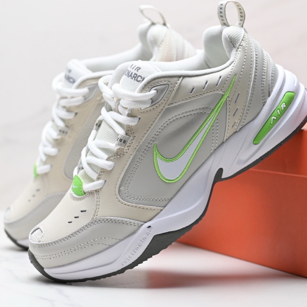 NIKE Monarch 4