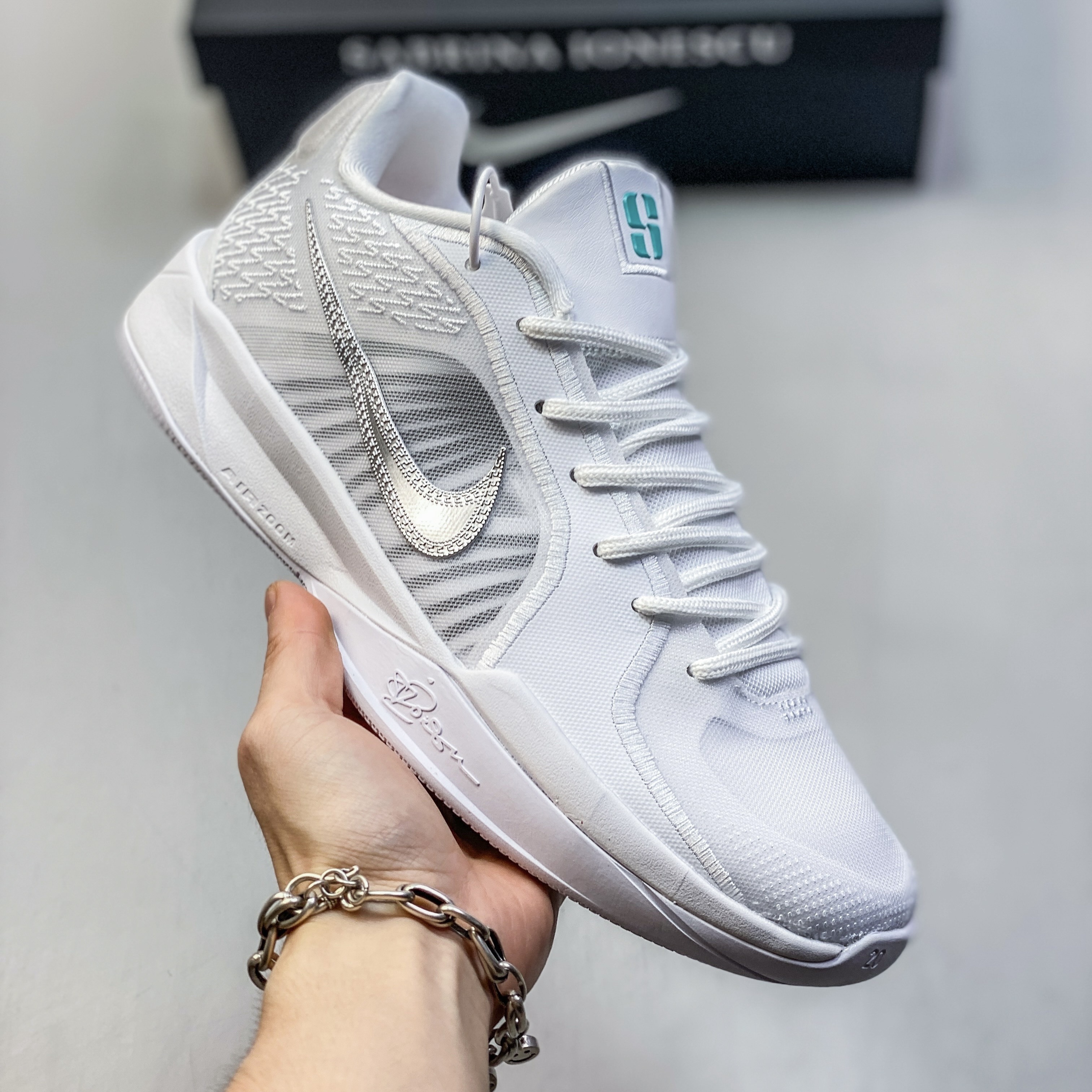 NIKE Sabrina 2