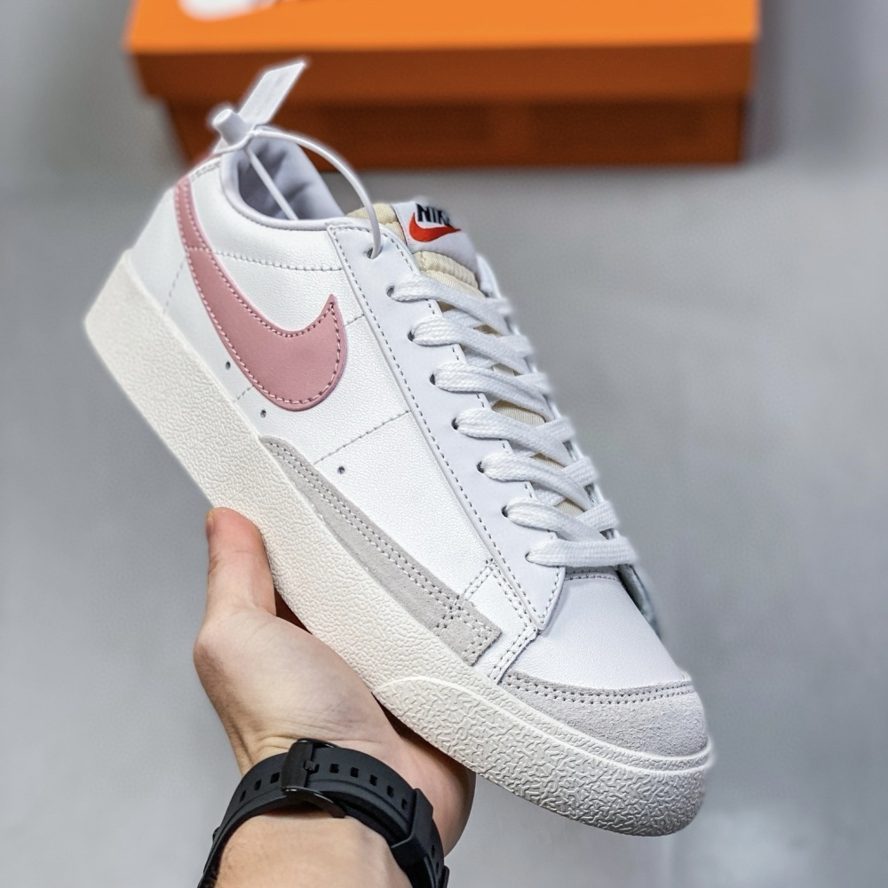 NIKE Blazer Low