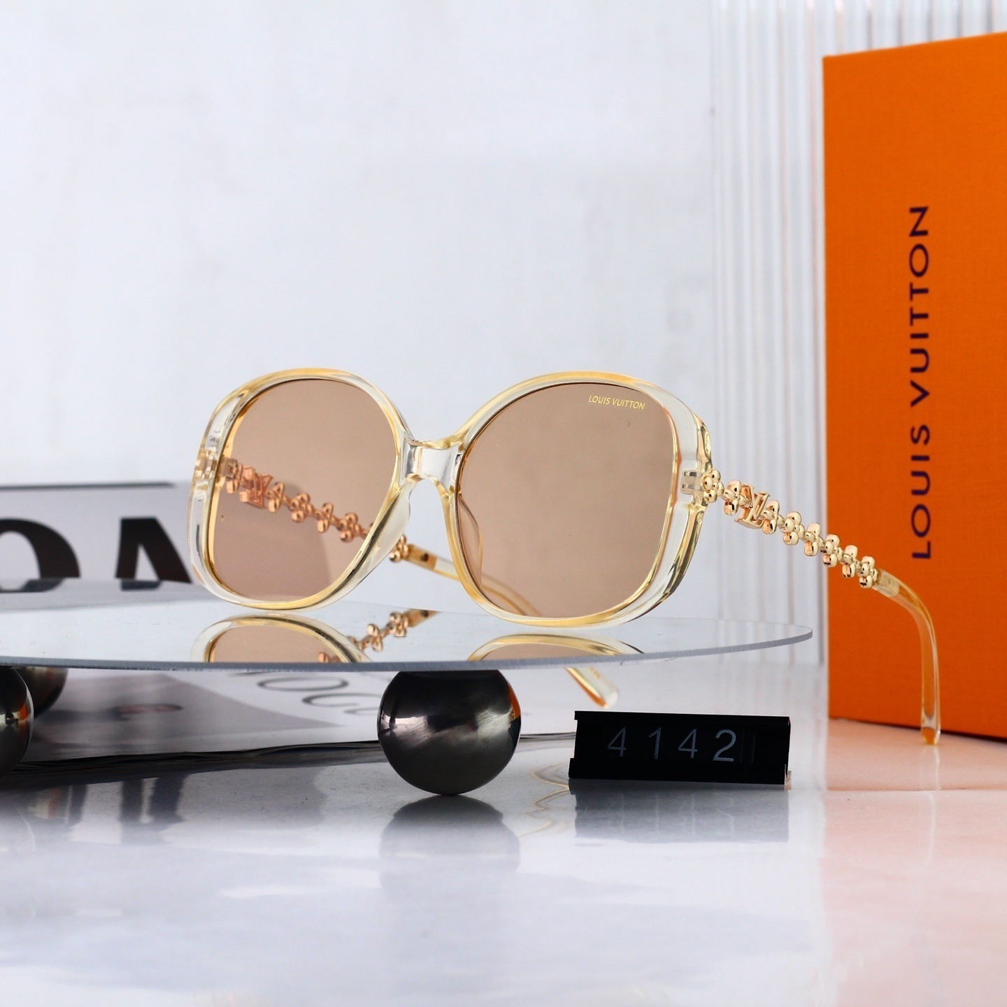 Louis Vuitton Monogram Embossed Chain Temple Fashion Sunglasses  4142