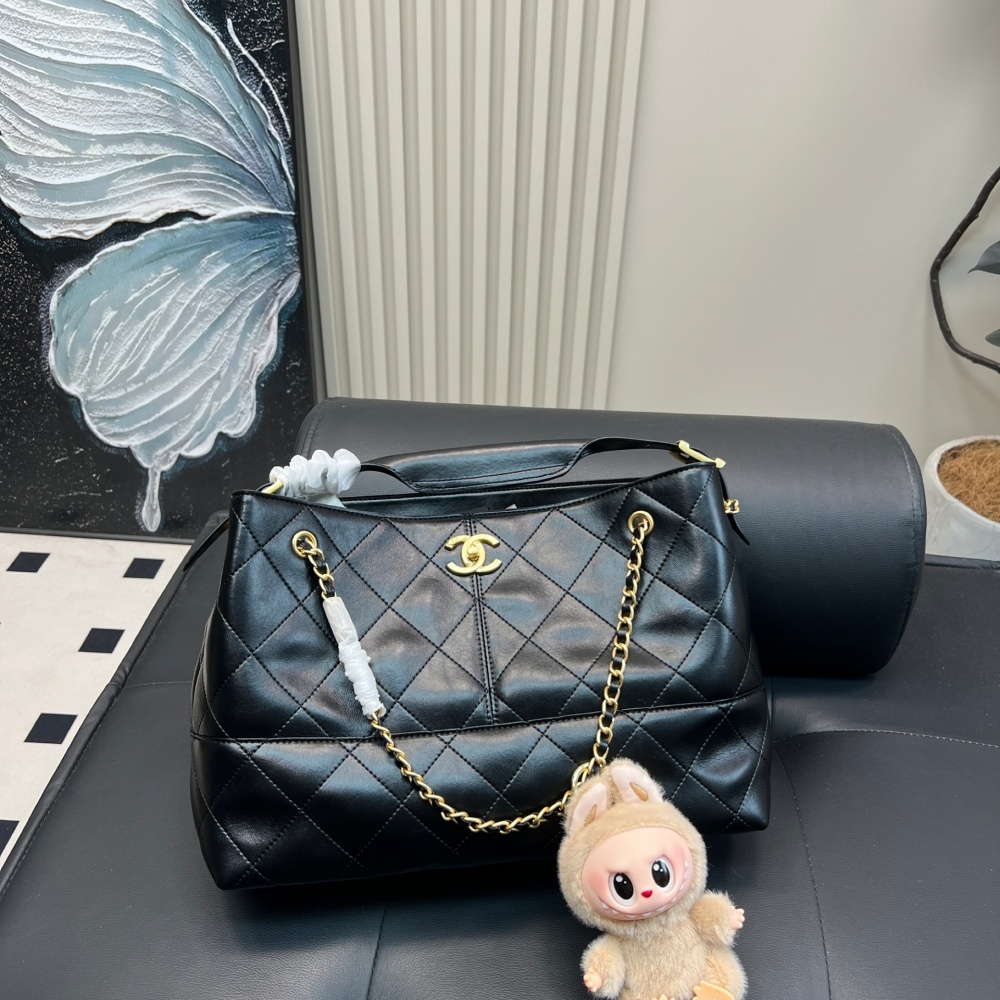 Replica Chanel Velvet Bag With Labubu Pendant 35*25CM