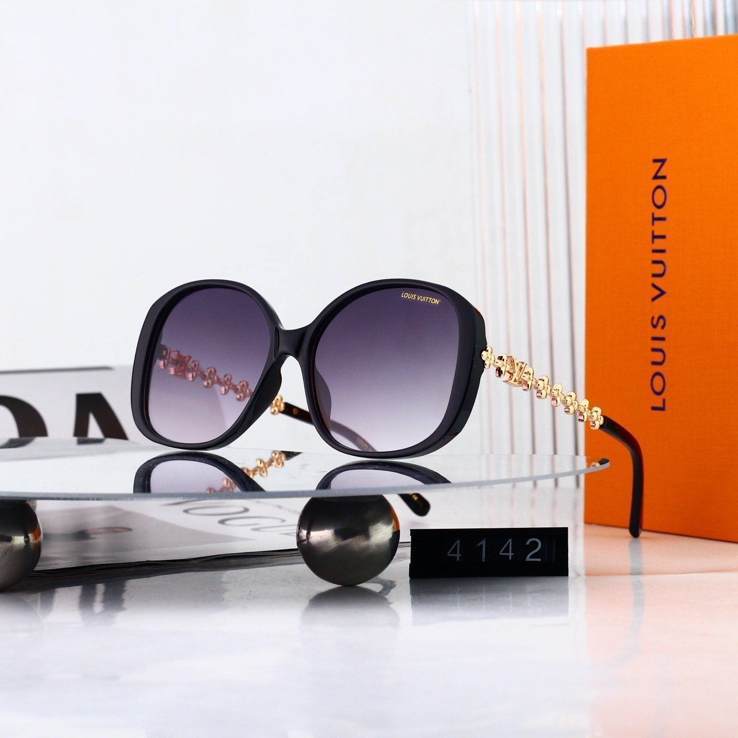 Louis Vuitton Monogram Embossed Chain Temple Fashion Sunglasses  4142