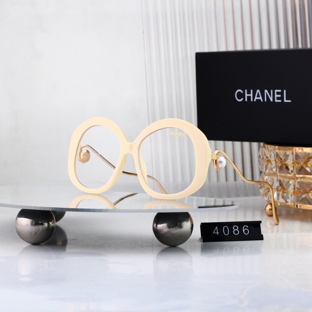 Chanel Round Sunglasses with Pearl Temple Detail 4086