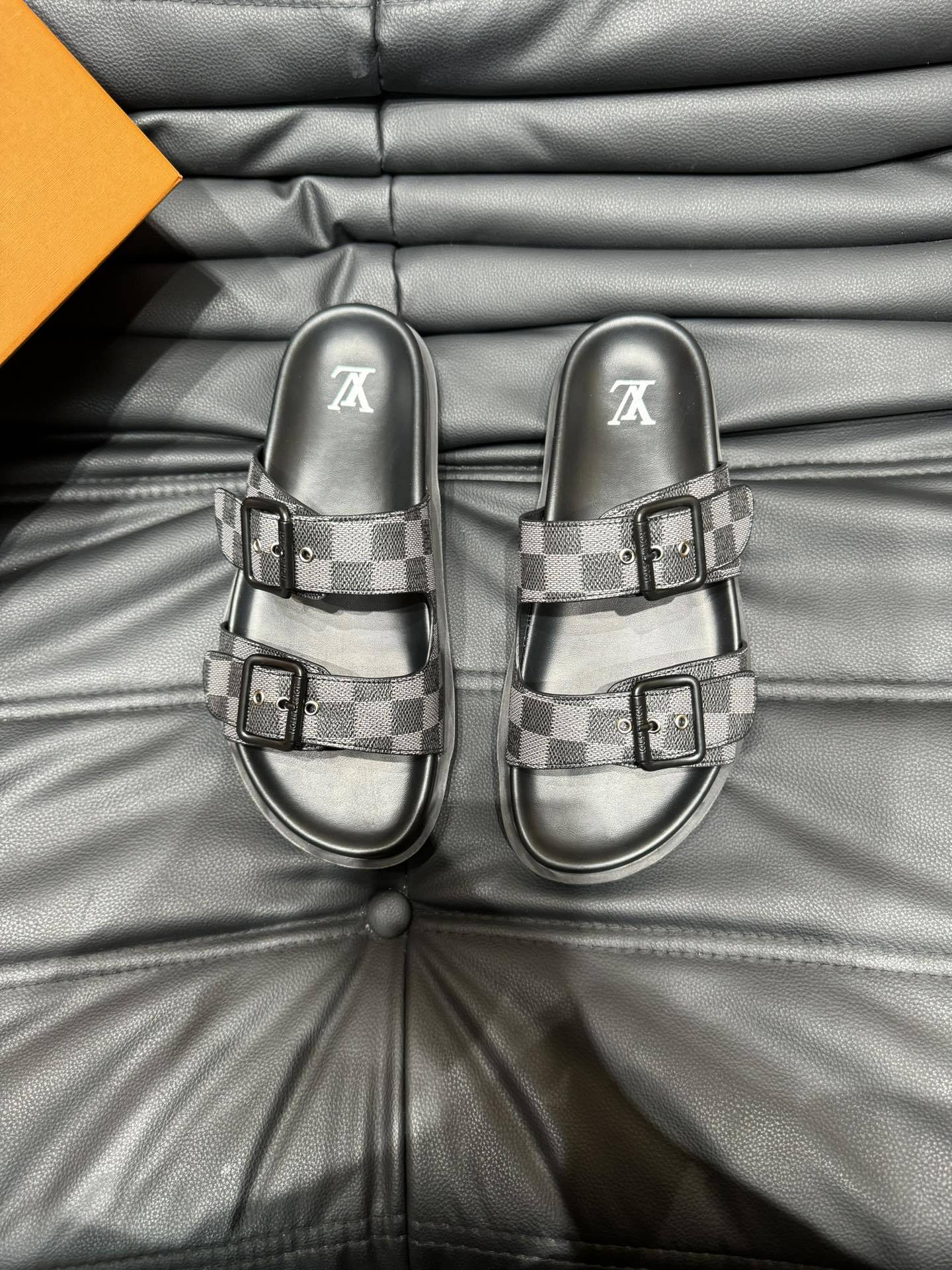 LV Slippers EU38-45