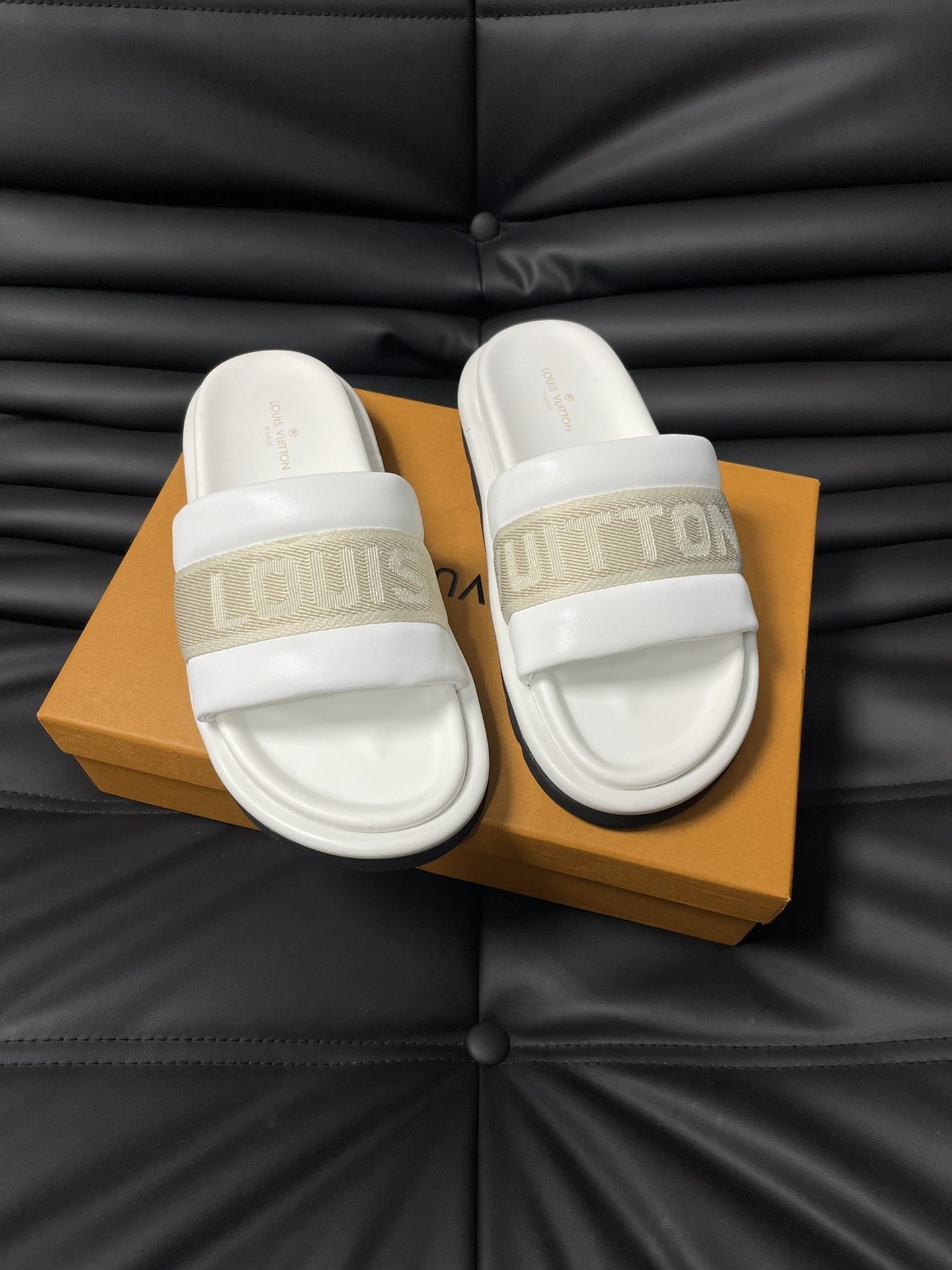 LV Slippers EU38-45