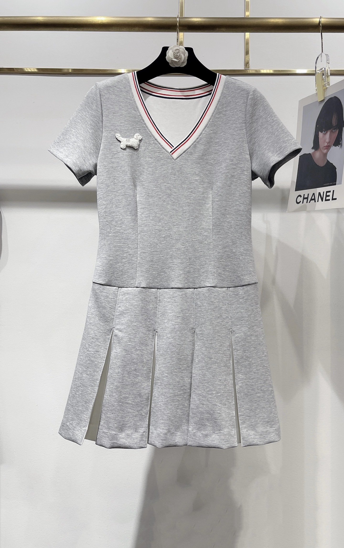Thom Browne 25ss Latest College Style High-end Teddy Dog ​​Embroidered V-neck Dress SML