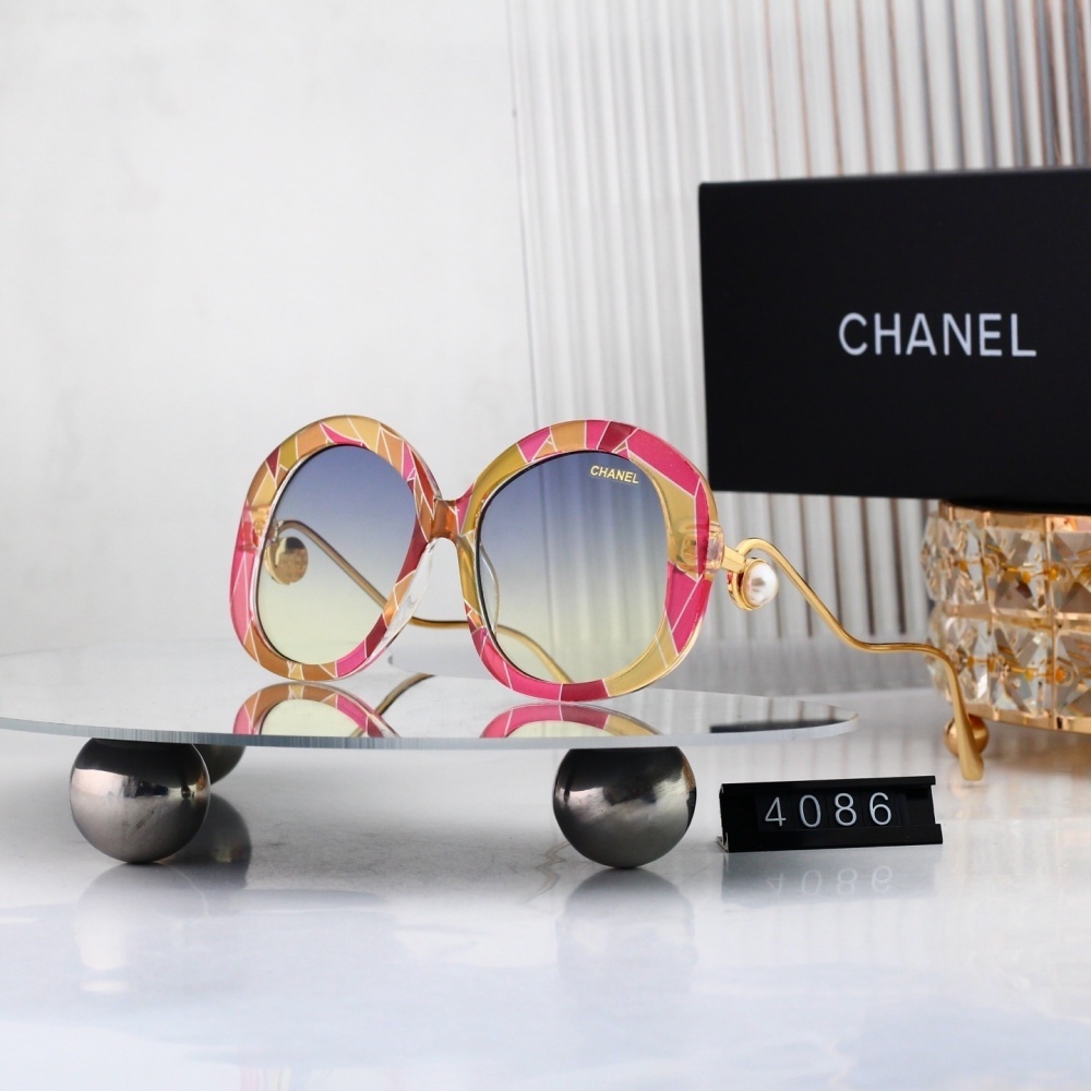 Chanel Round Sunglasses with Pearl Temple Detail 4086