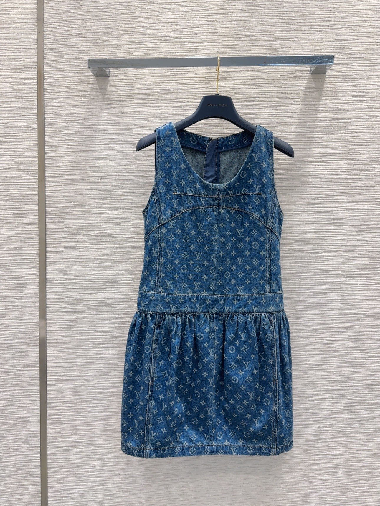 LV 2025 New Product On The Shelves, Laser Bud Denim Vest Skirt SML