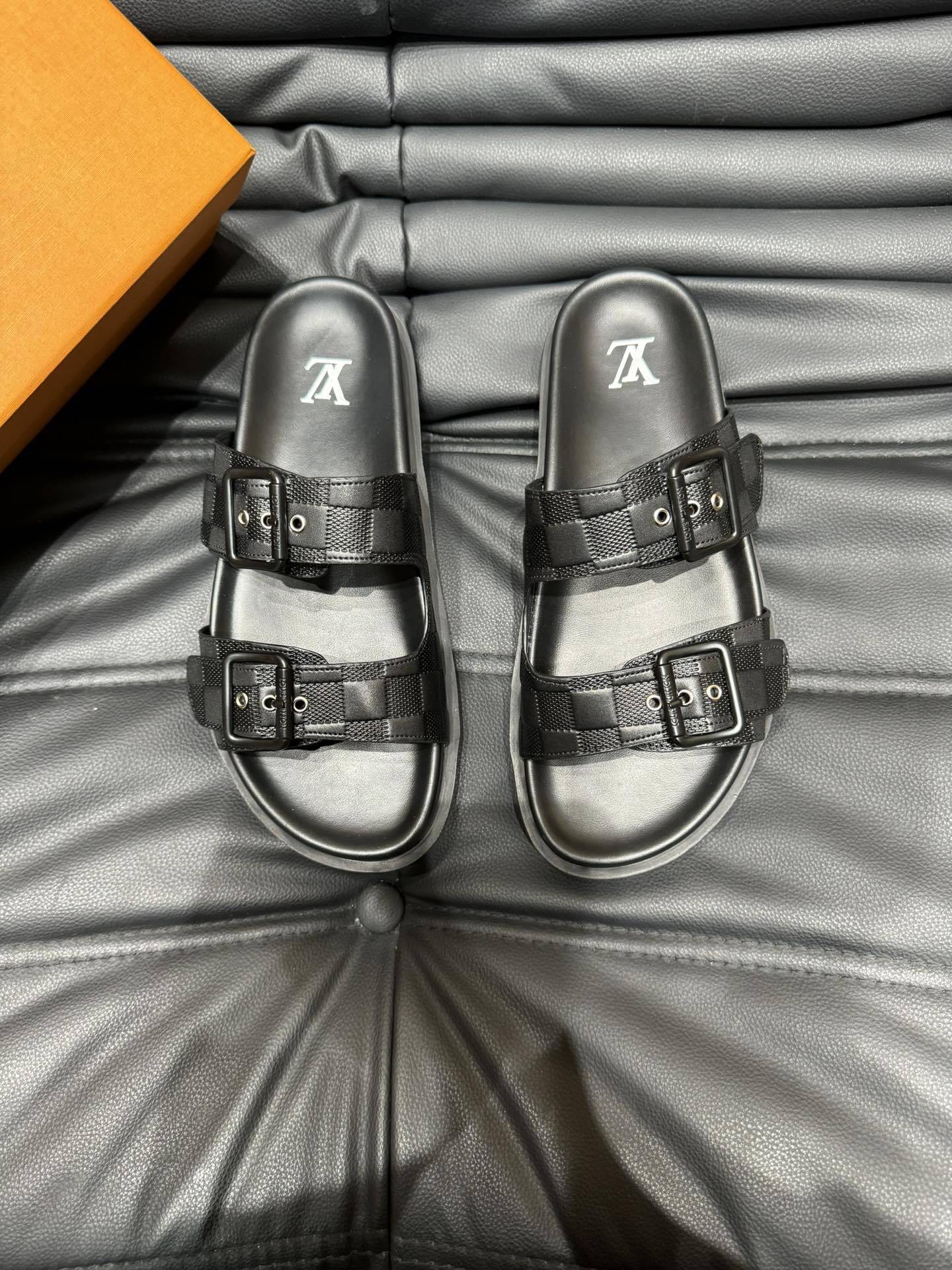 LV Slippers EU38-45