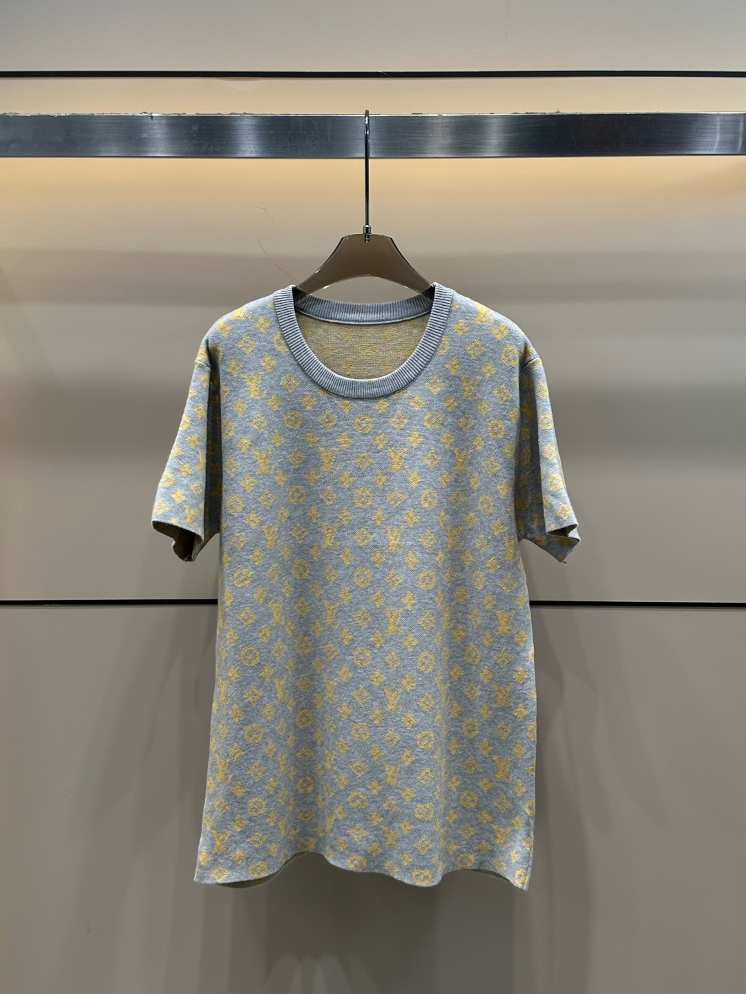 LV 25 Early Autumn New Jacquard Letter Round Neck Knitted Short Sleeves