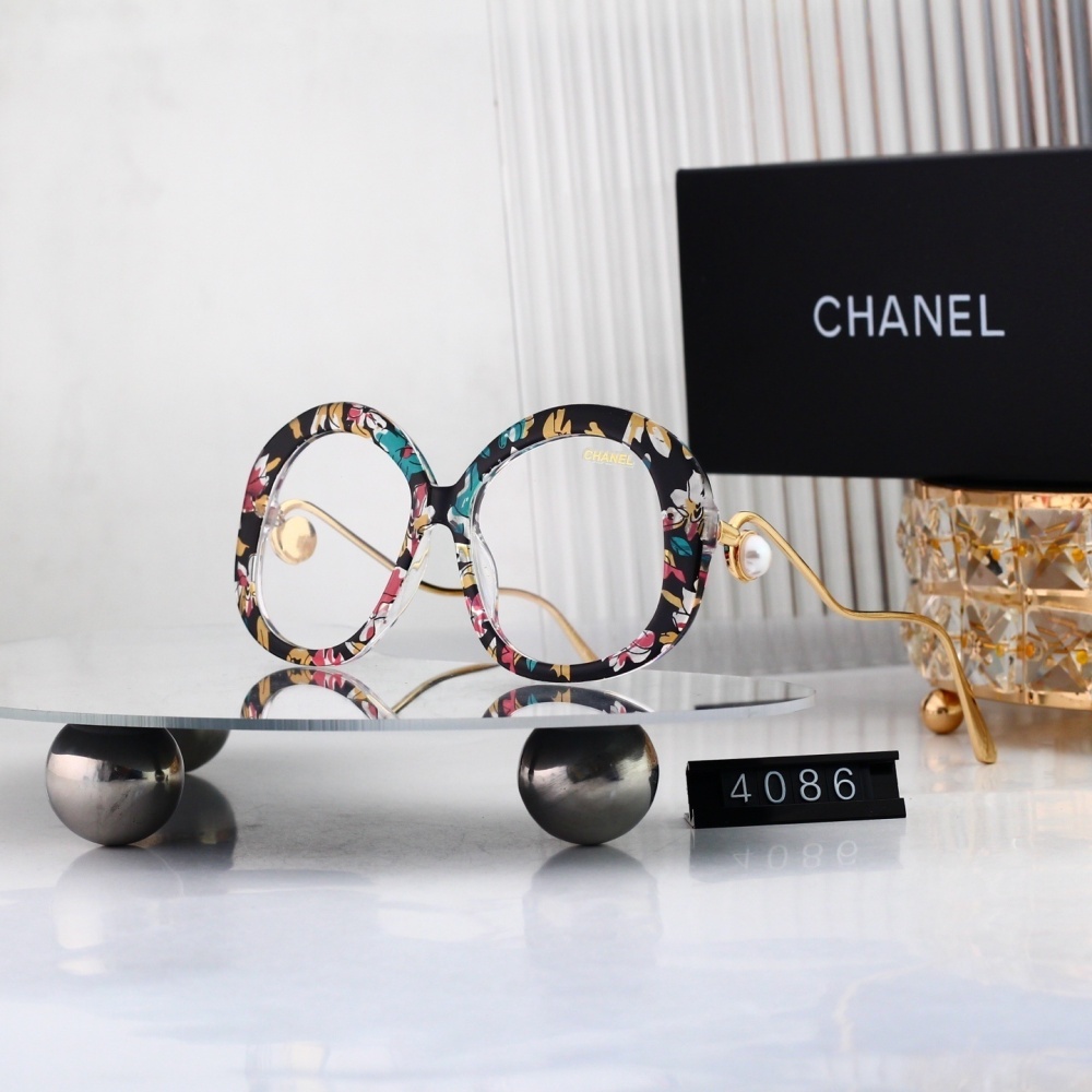 Chanel Round Sunglasses with Pearl Temple Detail 4086
