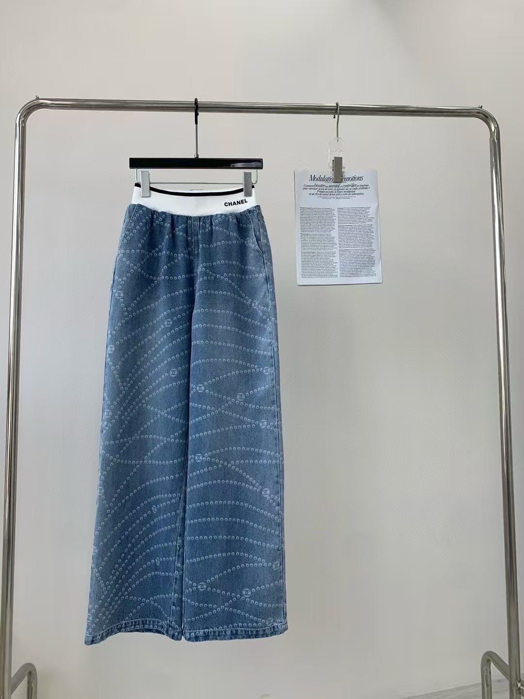 Chanel 2025 Webbing Threaded Stitching Chain Print Jeans SML