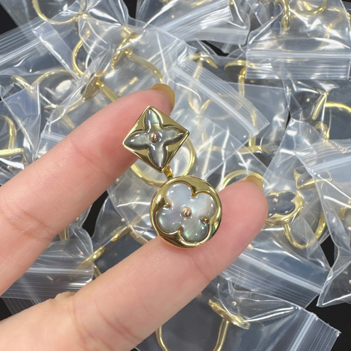 LV Ring