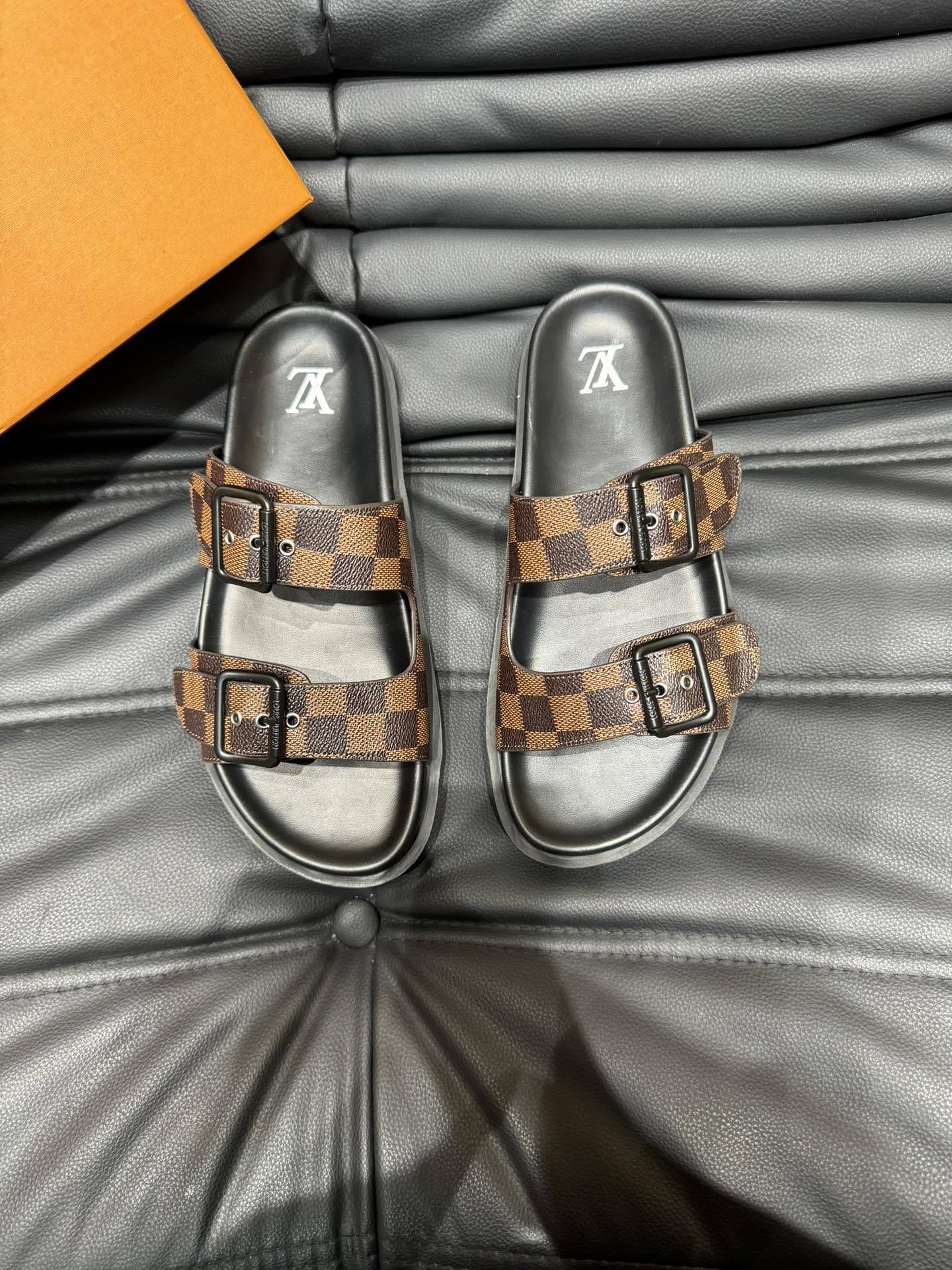 LV Slippers EU38-45