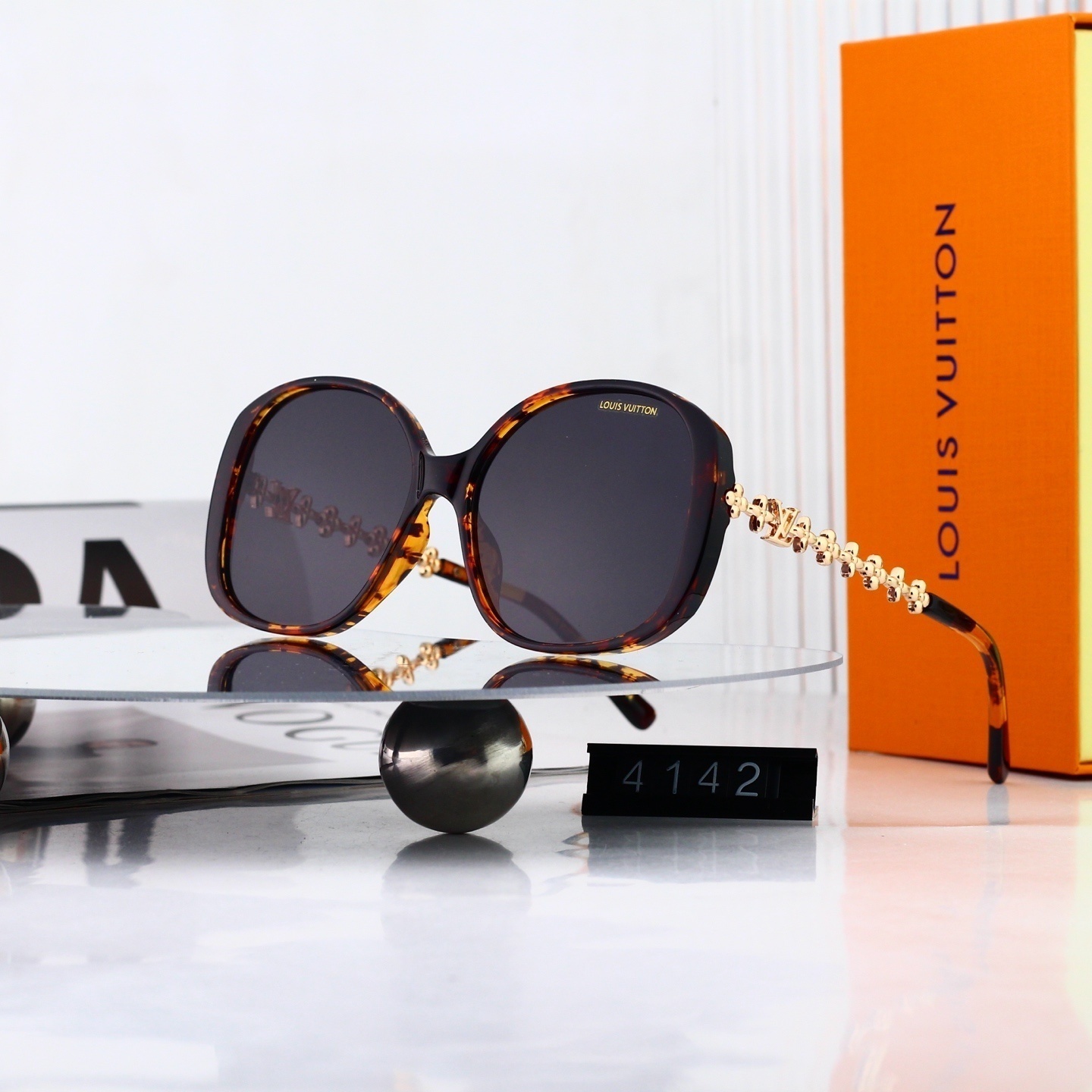 Louis Vuitton Monogram Embossed Chain Temple Fashion Sunglasses  4142