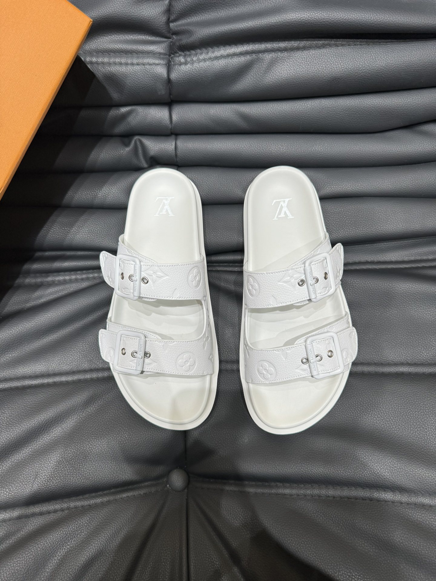LV Slippers EU38-45