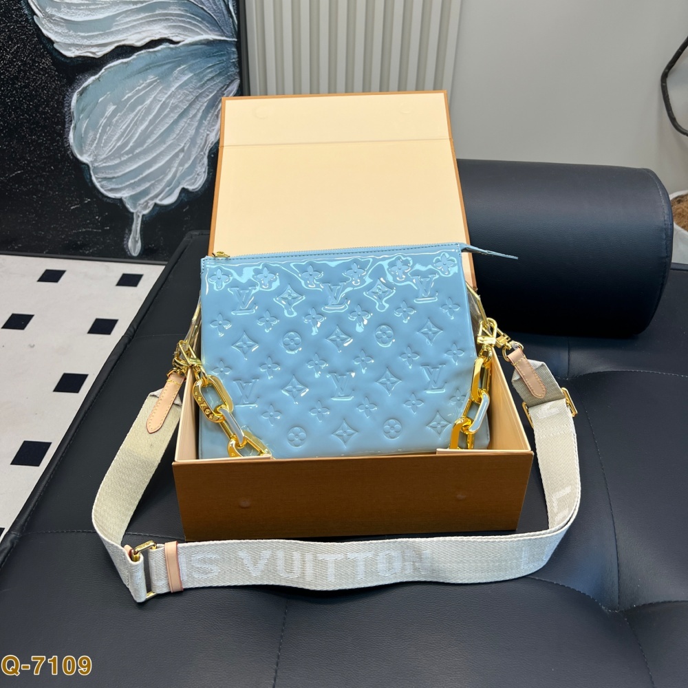 Replica LV Upgraded Version Of Coussin Pm Hug Bag 27*20CM
