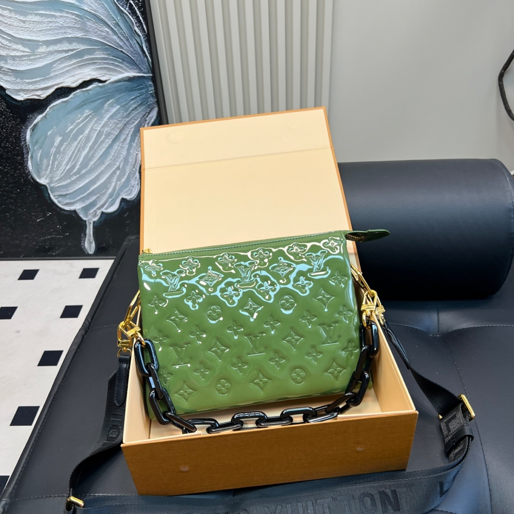 Replica LV Upgraded Version Of Coussin Pm Hug Bag 27*20CM