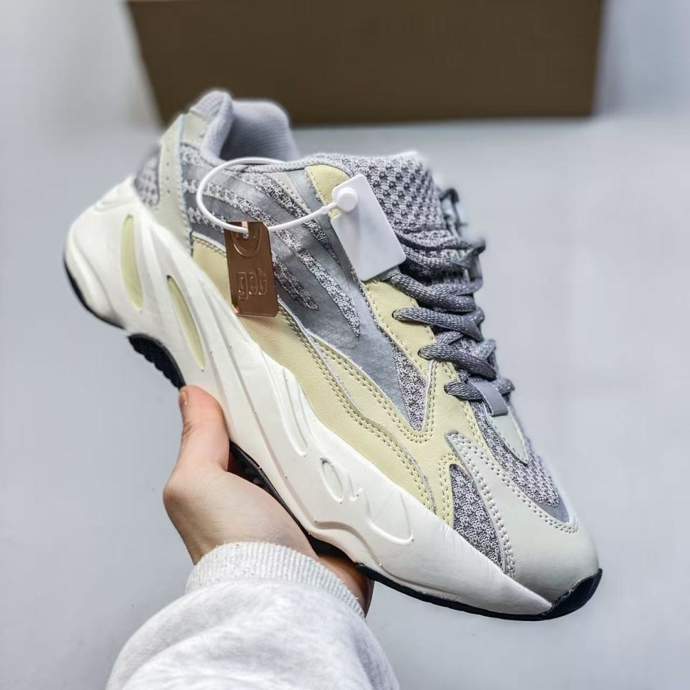 Adidas yeezy boost 700 V2