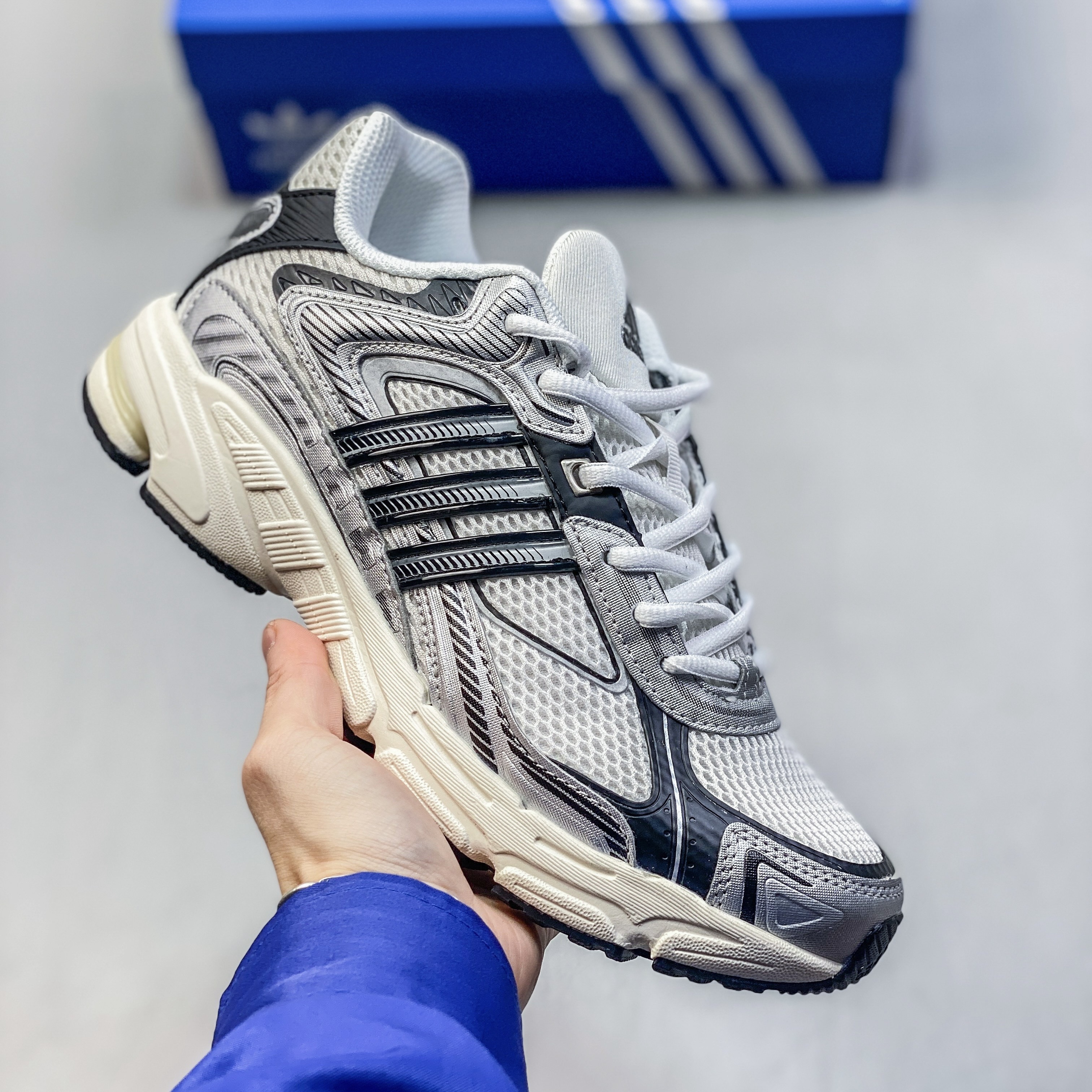 Adidas Response CL