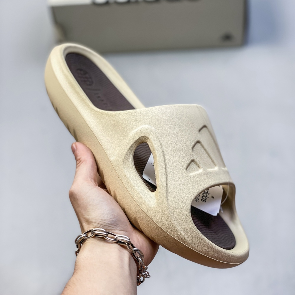 crocs、nike、puma、adidas sandals
