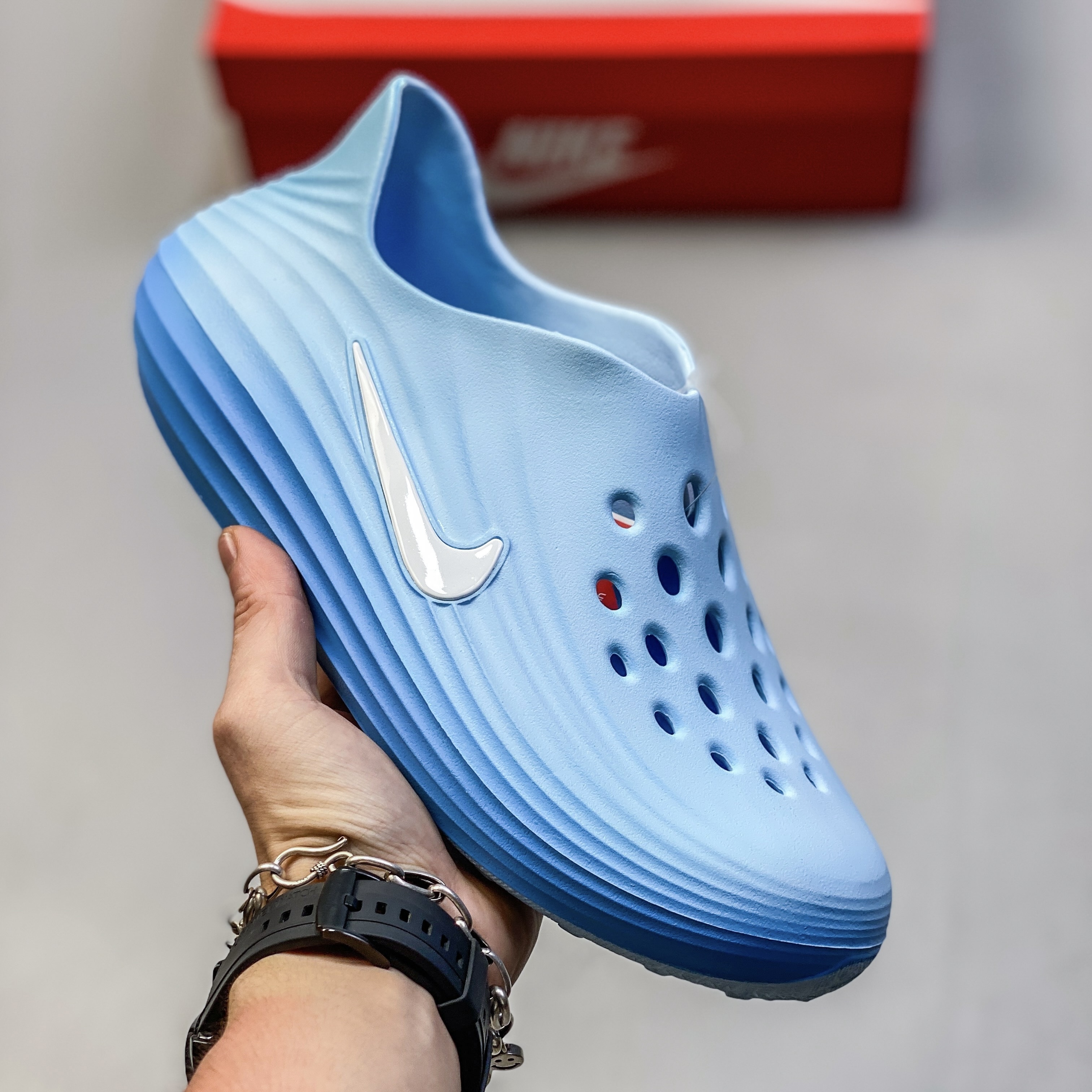 crocs、nike、puma、adidas sandals
