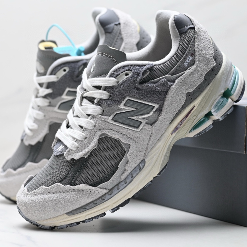 New Balance NB2002