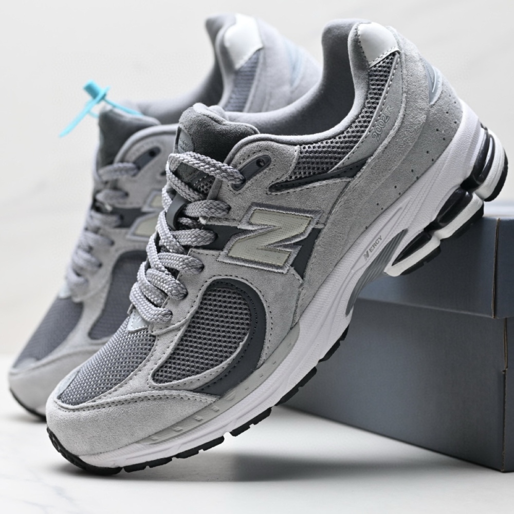 New Balance NB2002