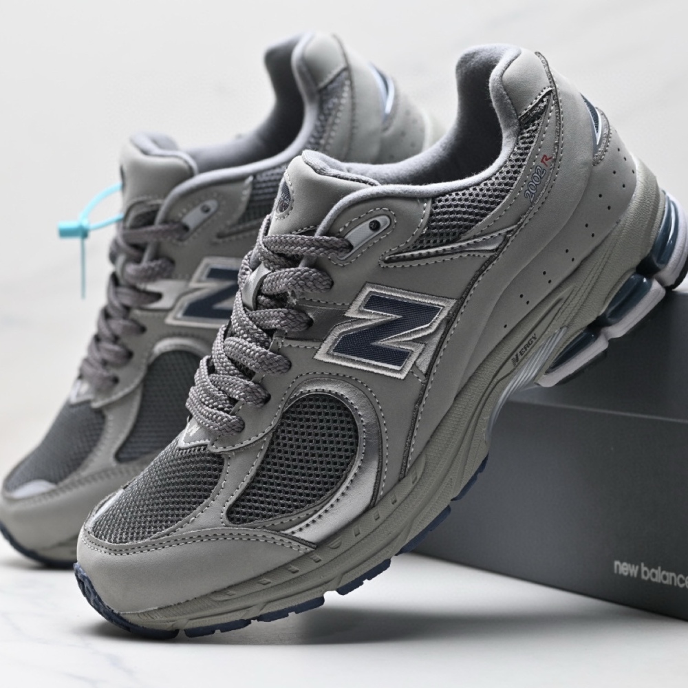 New Balance NB2002