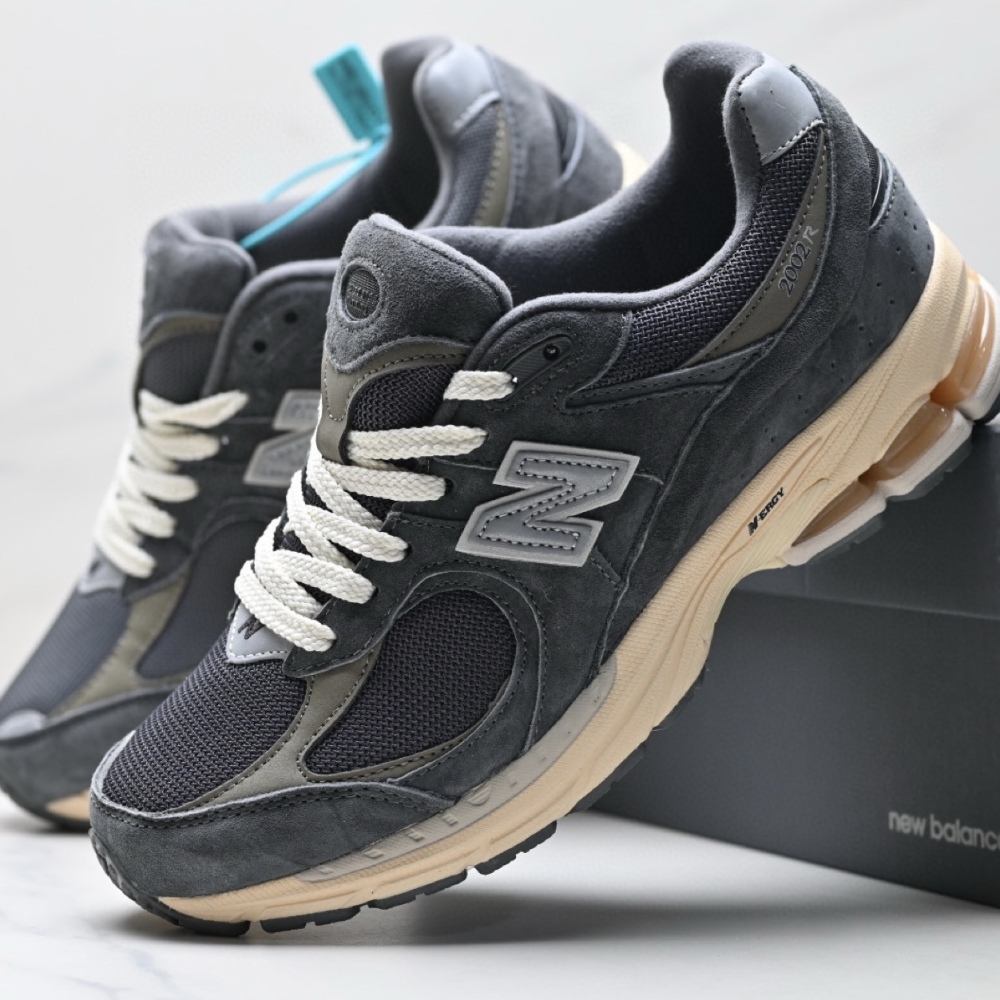 New Balance NB2002