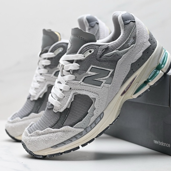 New Balance NB2002