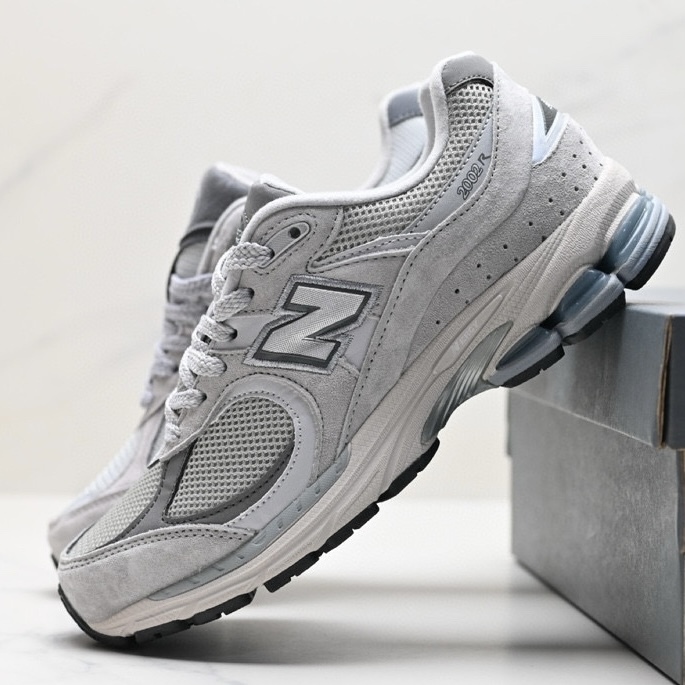 New Balance NB2002