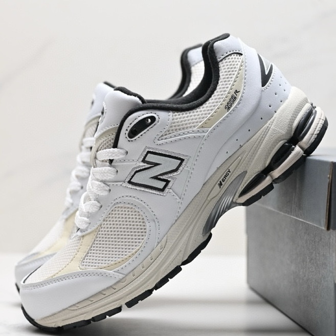 New Balance NB2002