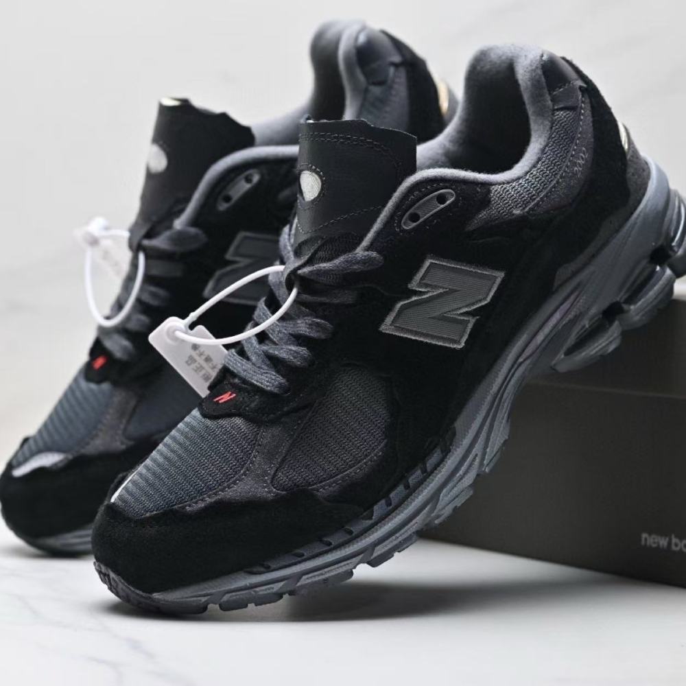 New Balance NB2002