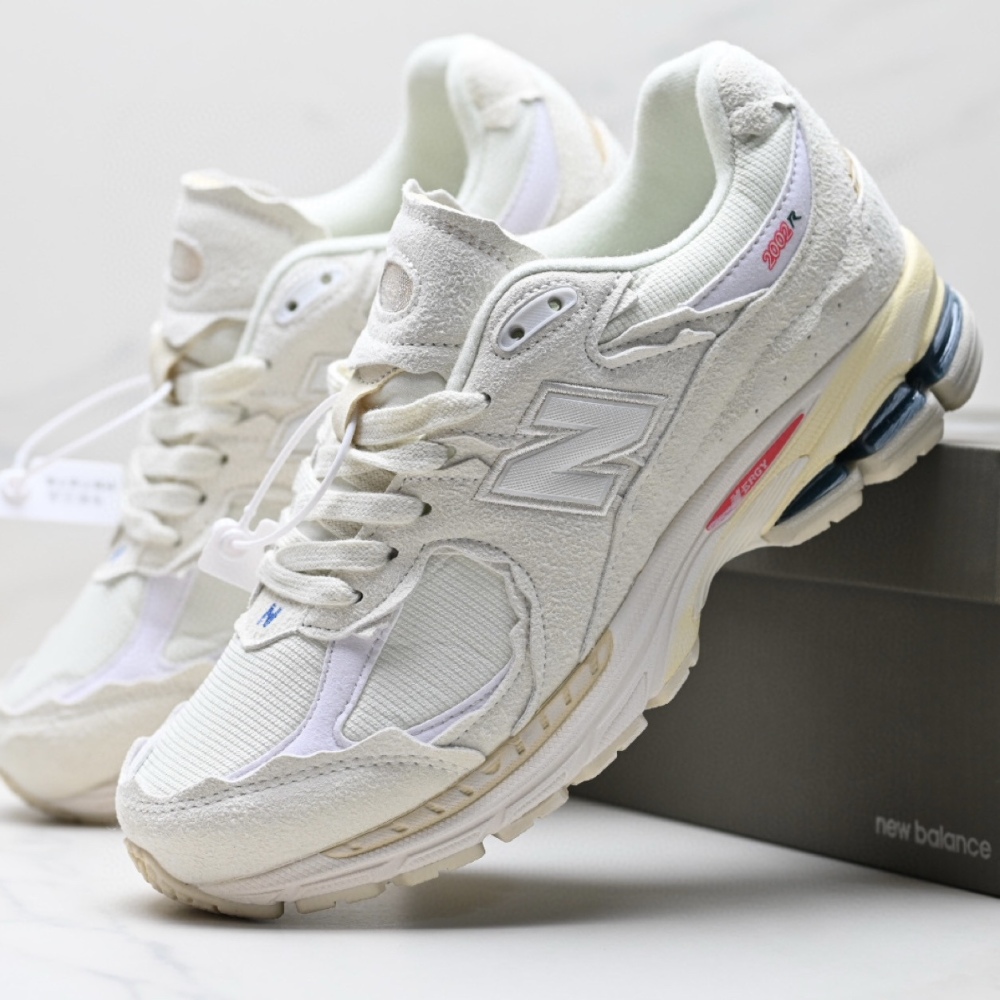New Balance NB2002