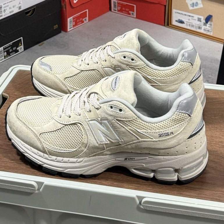 New Balance NB2002