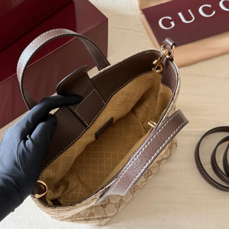 The monogram tote: laid-back and effortlessly chic
