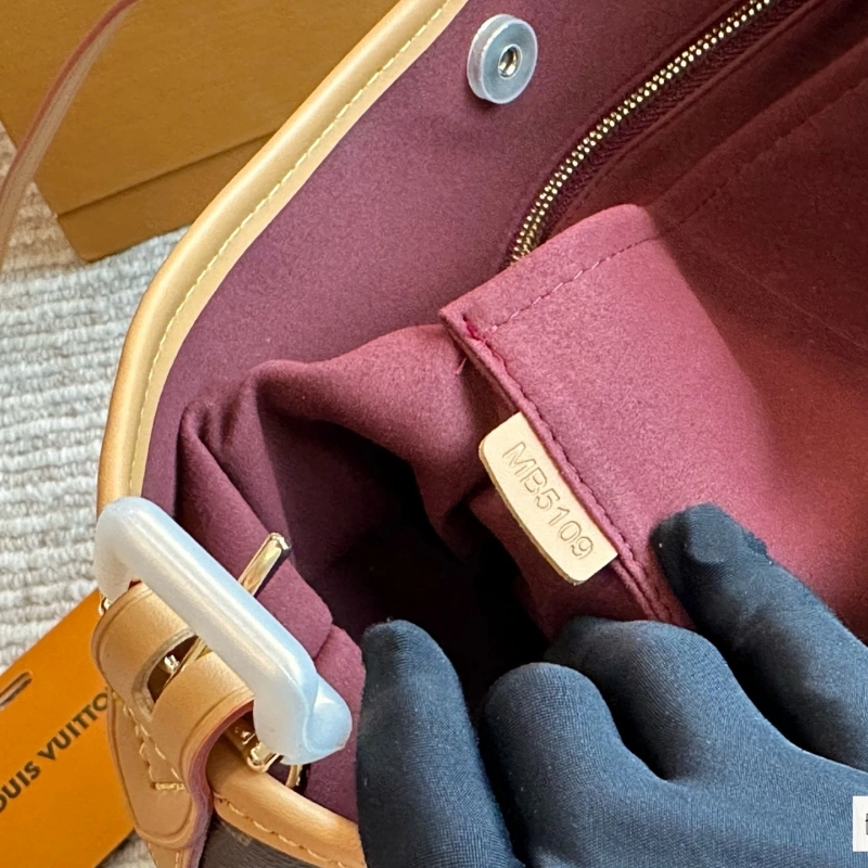 The chip version of the new commuter bag is practical in appearance-box