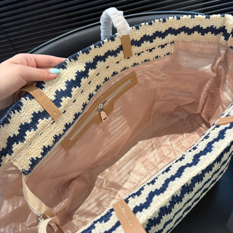 The woven material is lightweight and durable, making it perfect for spring and summer outings-no box