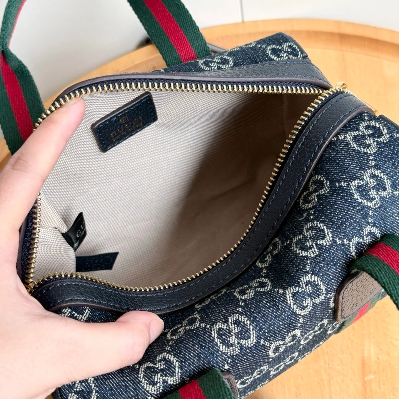 New pillow bag Pendants not included-box